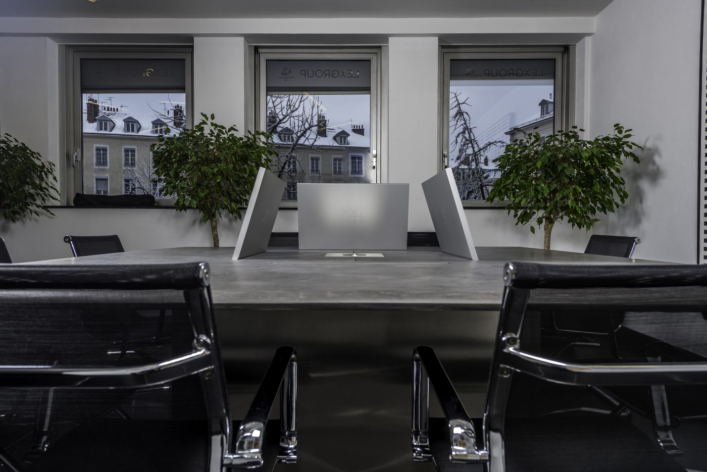 Un de notaire innovant à Grenoble avec moniteurs Arthur Holm