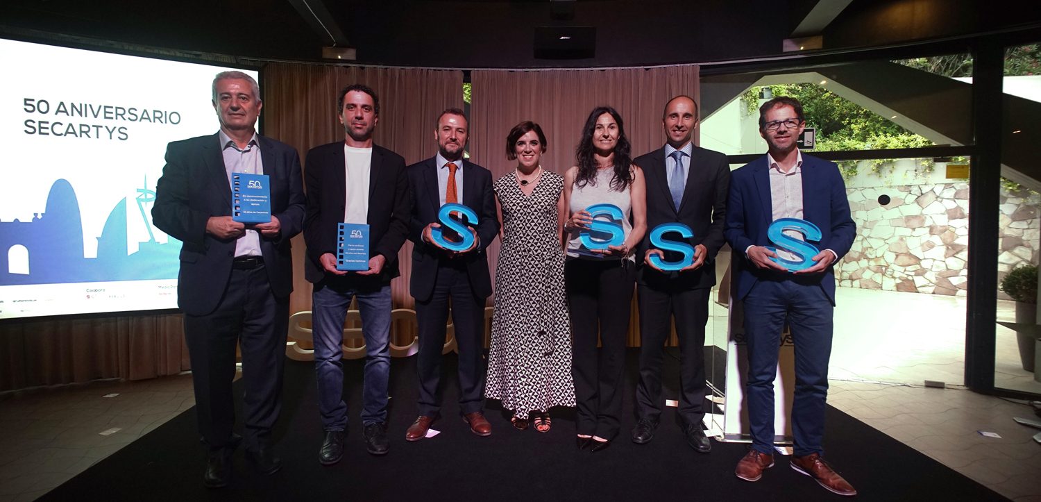 La gerente de ventas de Arthur Holm, Montse Romero, recibe el premio “Mujer Secartys”