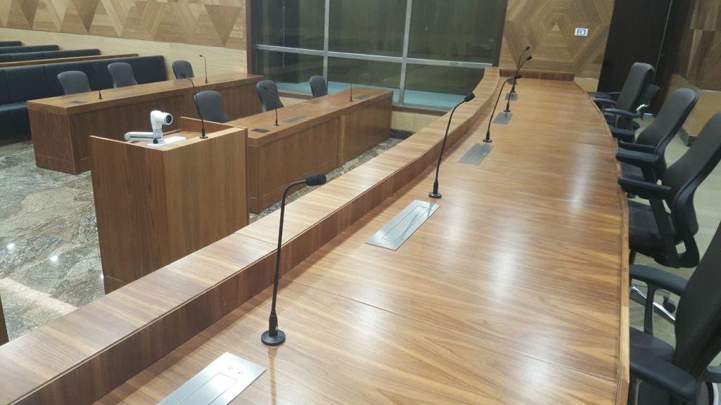 monitors per a les sales de justícia