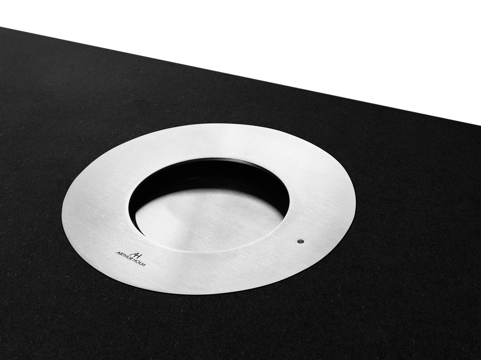 hide boundary microphone in table