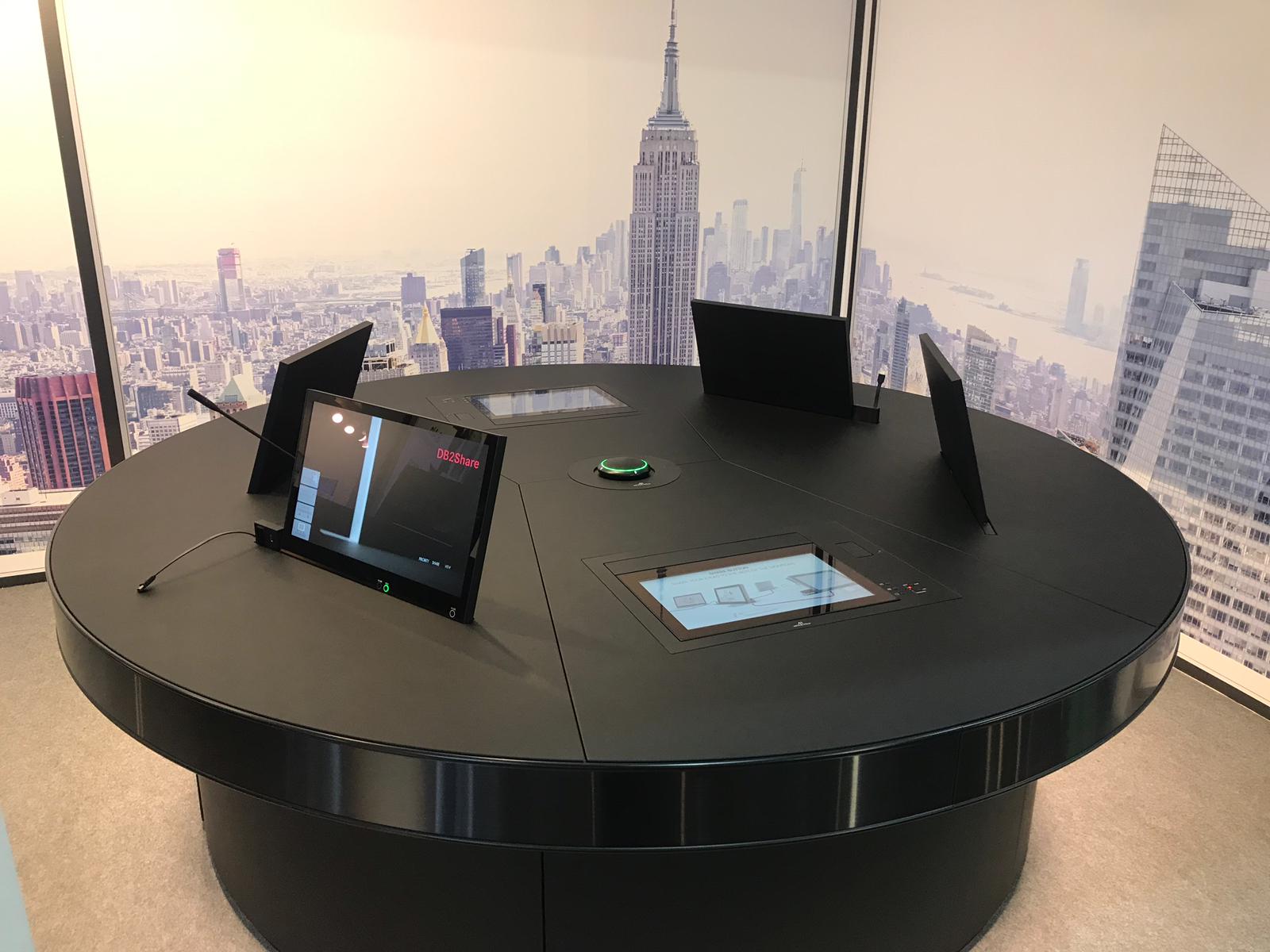 MWC 2019 BARCELONA MOTORISED MONITORS