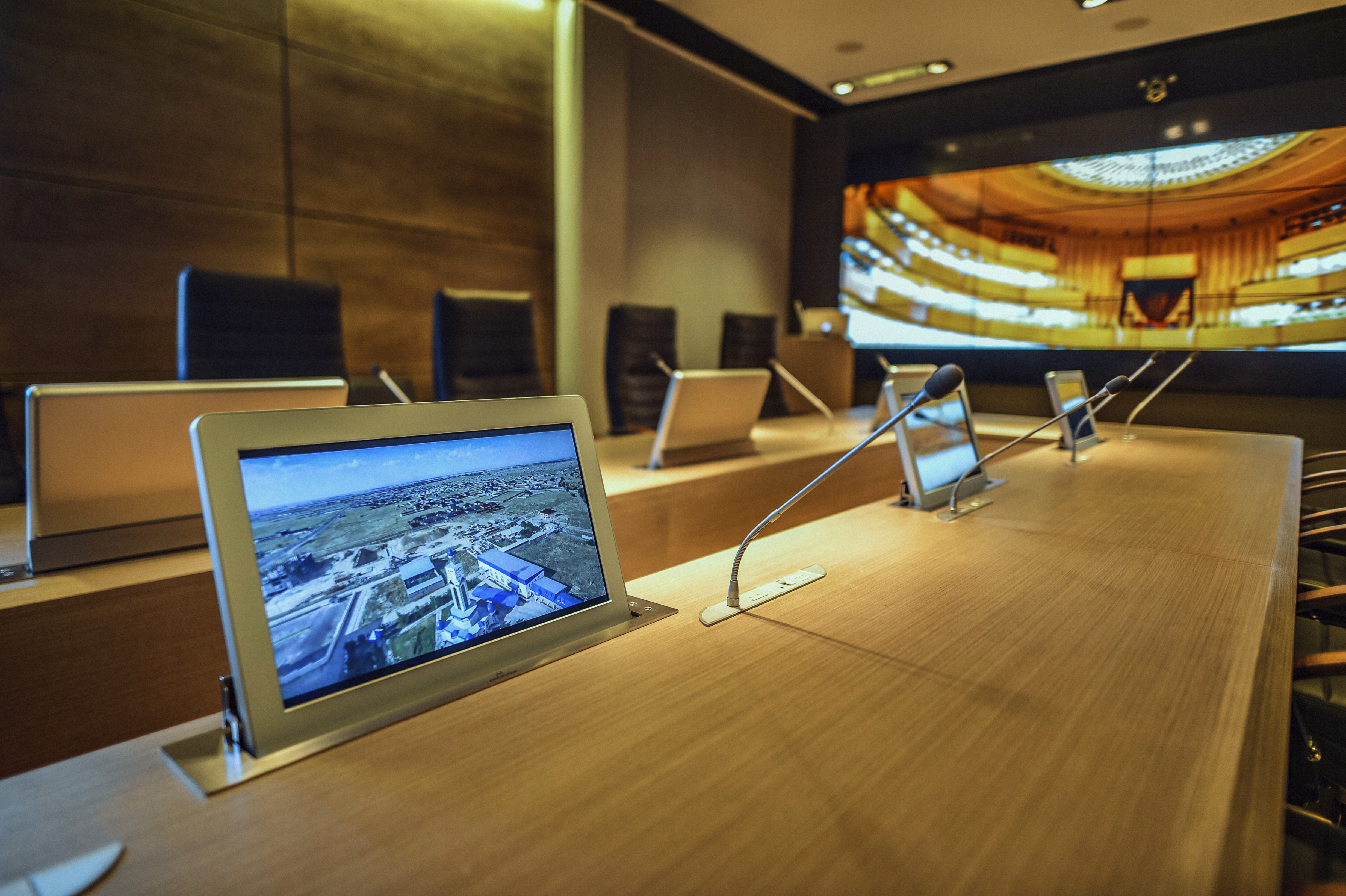 DynamicX2 retractable monitors in the situation center of Shimkent City in Kazakhstan