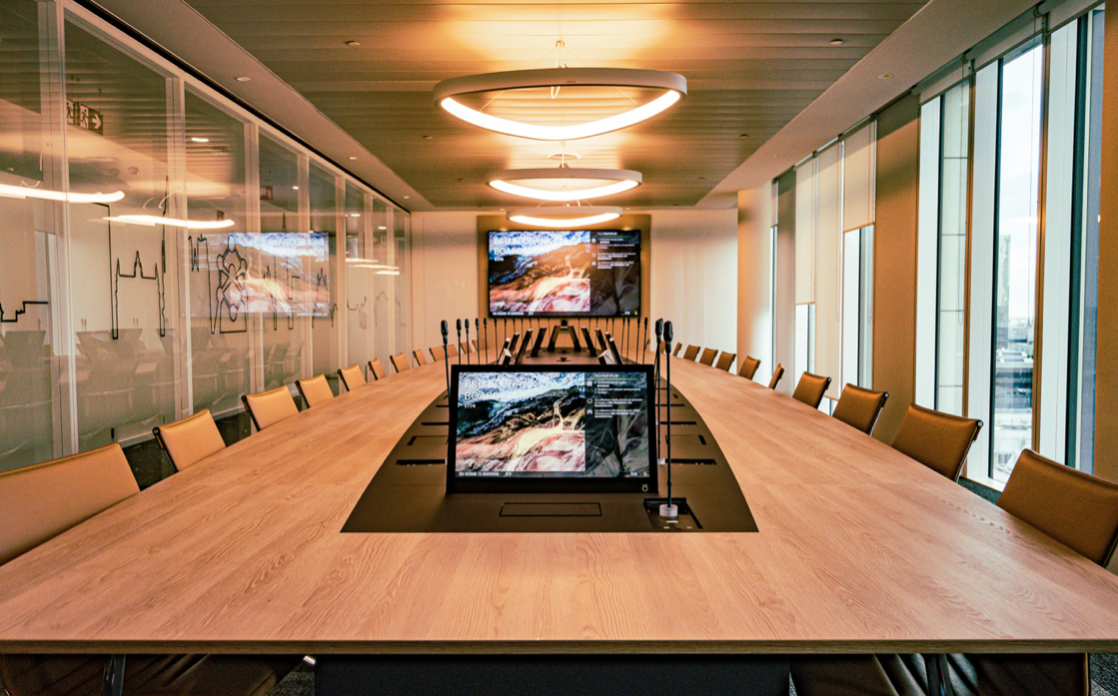 Beobank’s boardroom: a technological gem designed by Auvicom and equipped with DB2 retractable monitors, DynamicTalk UnderCover and DynamicSpeaker by Arthur Holm