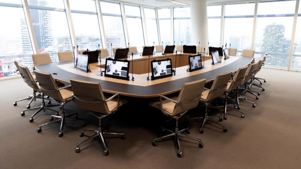 Connecting the Financial Workplace Experience: From Siloes to Seamless Integration with Arthur Holm