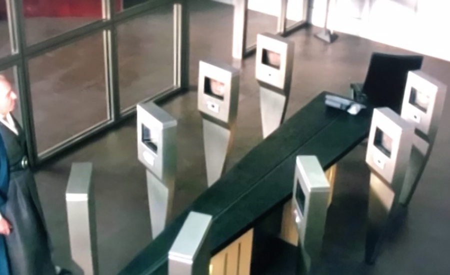 Arthur Holm developed his Dynamic3: the first motorized monitor that rotated 180 degrees on a rotation axis and allowed users to work with the screen in different positions.